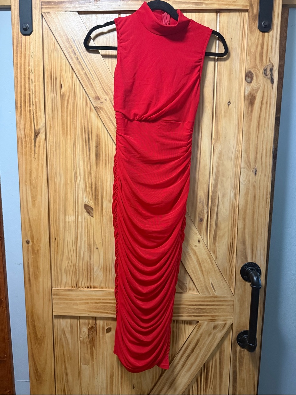Sleek Red Sleeveless Ruched Midi Dress